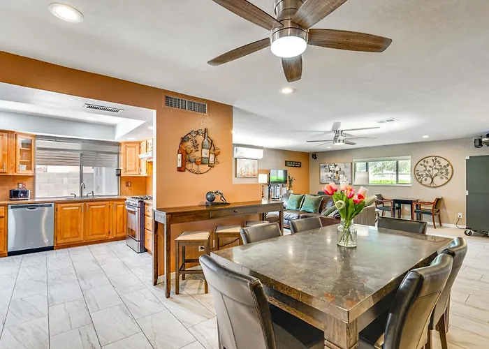 Holiday home Roomy W/ Hot Tub & Pickleball Court! Tucson