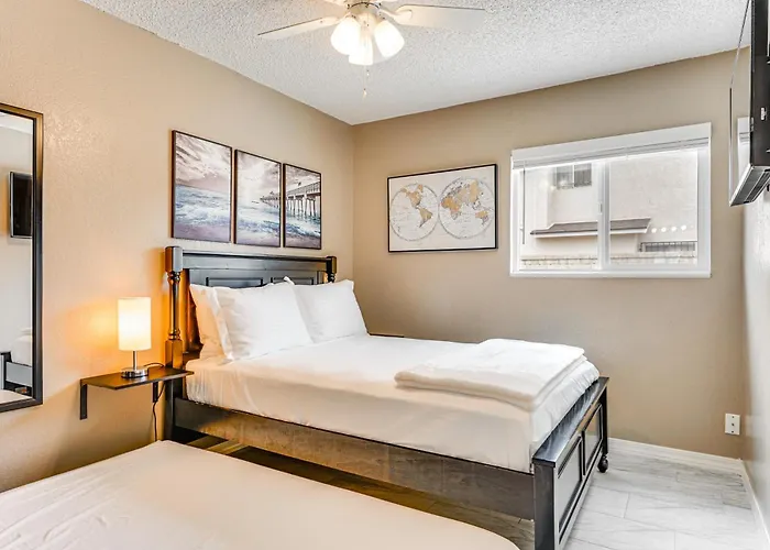 Roomy W/ Hot Tub & Pickleball Court! Holiday home Tucson