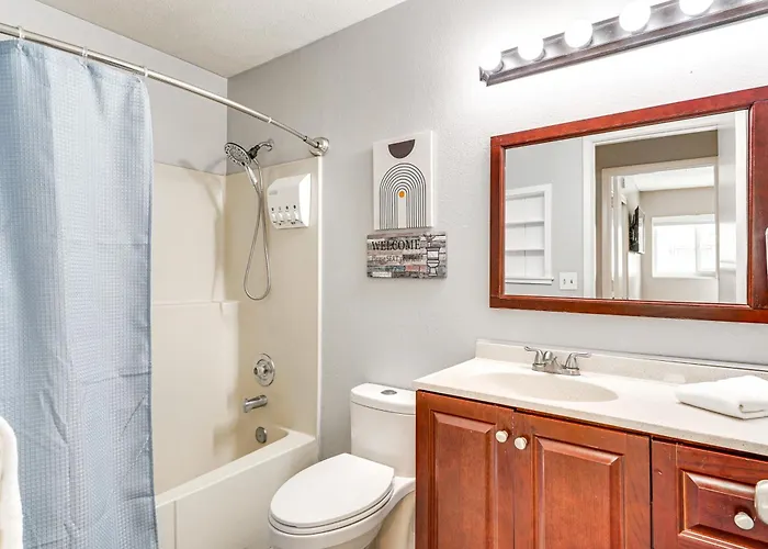 Roomy W/ Hot Tub & Pickleball Court! Tucson