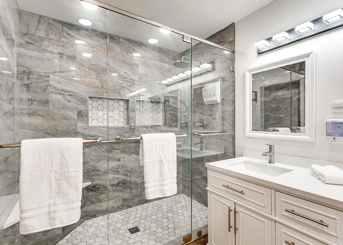 Holiday home Roomy W/ Hot Tub & Pickleball Court! *