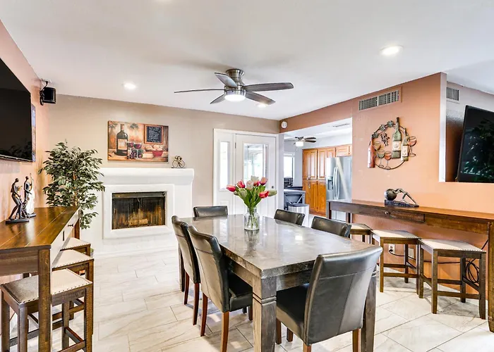 Roomy W/ Hot Tub & Pickleball Court! Tucson