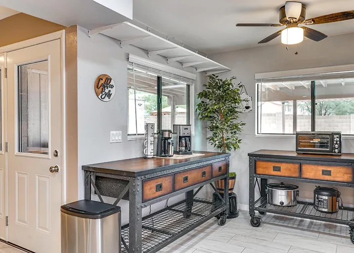 Holiday home Roomy W/ Hot Tub & Pickleball Court! *
