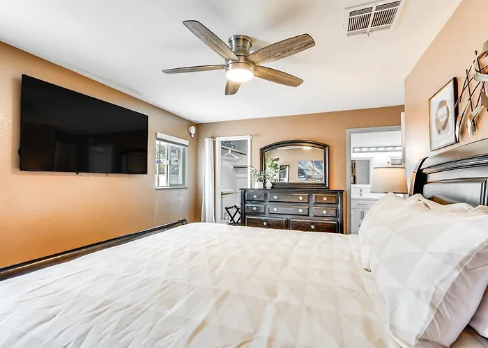 Holiday home Roomy W/ Hot Tub & Pickleball Court!