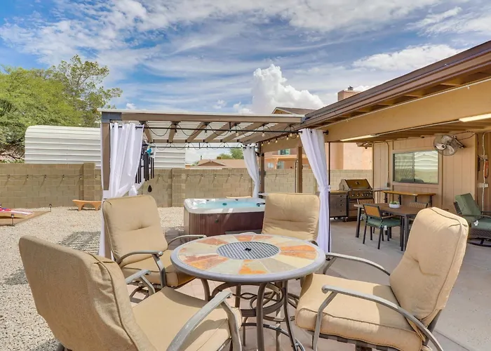 Roomy W/ Hot Tub & Pickleball Court! Tucson