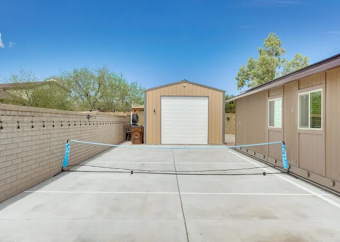 Holiday home Roomy W/ Hot Tub & Pickleball Court! Tucson