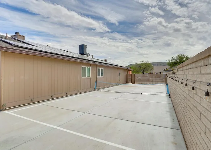 Holiday home Roomy W/ Hot Tub & Pickleball Court!