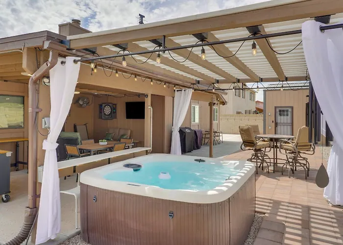 Holiday home Roomy W/ Hot Tub & Pickleball Court! *