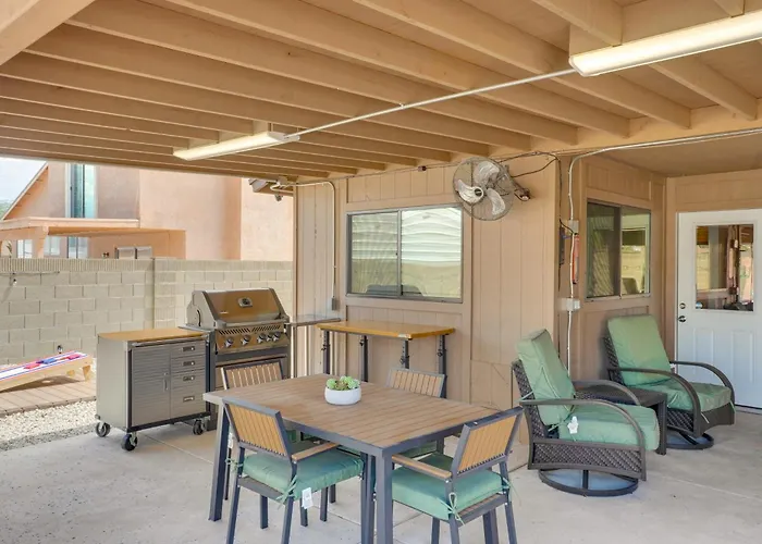 Roomy W/ Hot Tub & Pickleball Court! Holiday home *
