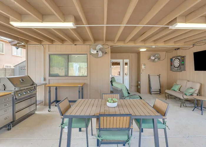 Holiday home Roomy W/ Hot Tub & Pickleball Court! *