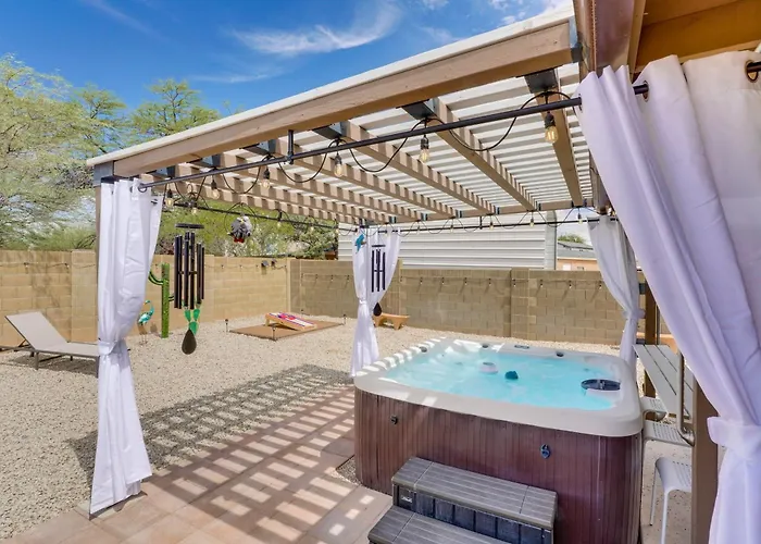Roomy W/ Hot Tub & Pickleball Court! *