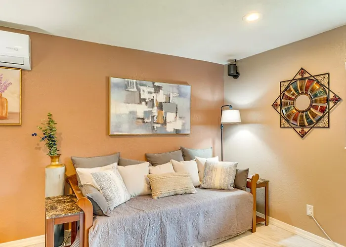 Roomy W/ Hot Tub & Pickleball Court! Tucson