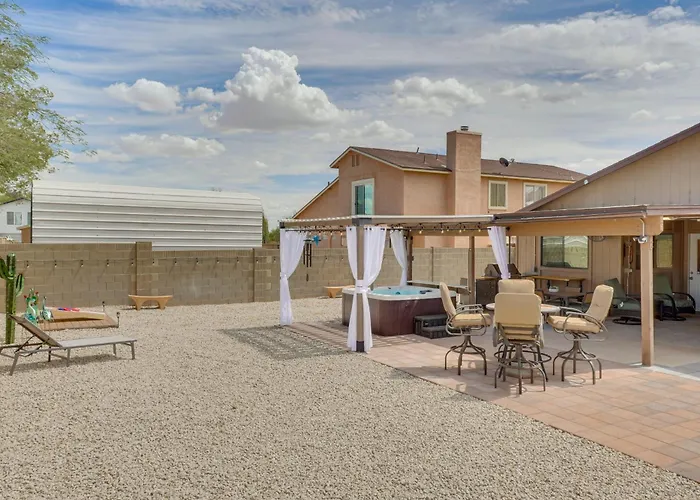 Holiday home Roomy W/ Hot Tub & Pickleball Court! *