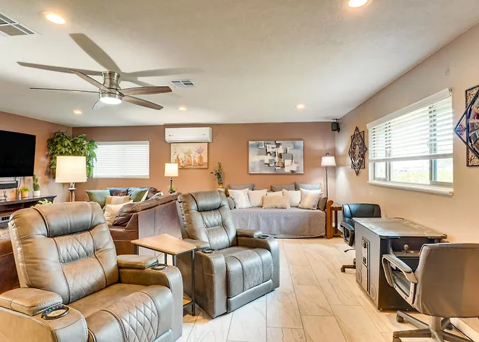 Roomy W/ Hot Tub & Pickleball Court! *